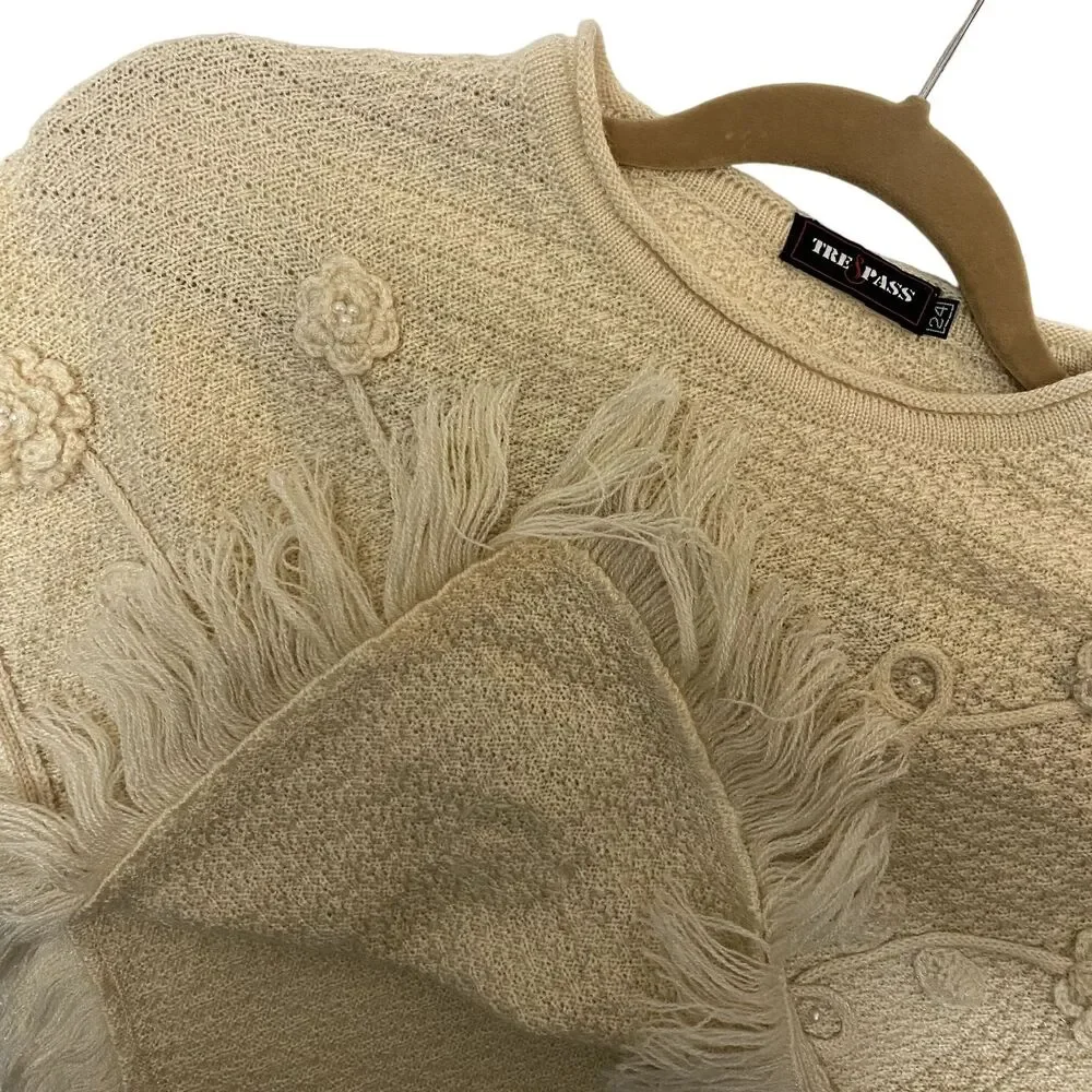 #7974 Tre & Pass Childrens Off White Knitted Floral Shoulder Pancho Size 24